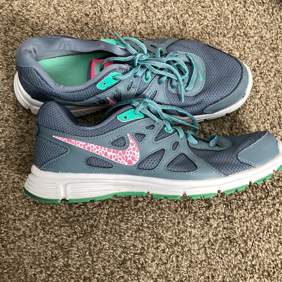 Womens Nike Revolution 2 - Picture 2 of 3